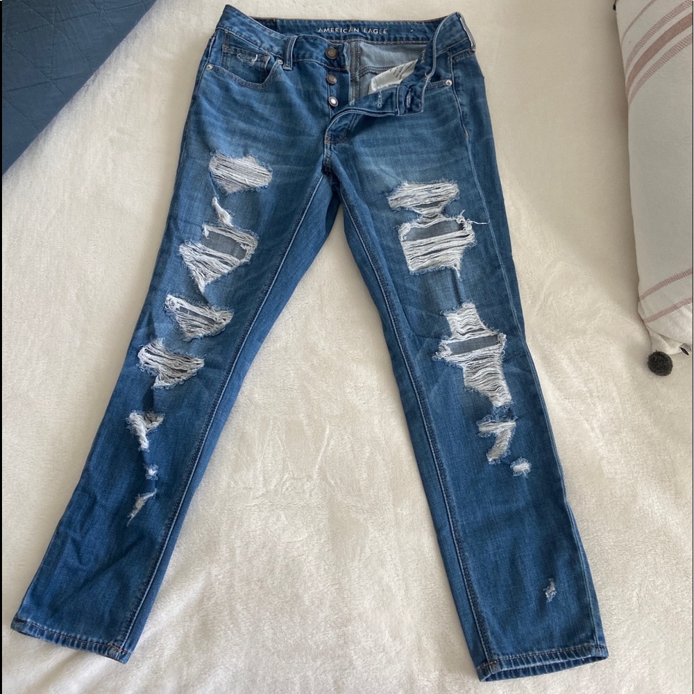 American Eagle Tomgirl Medium Wash Jean